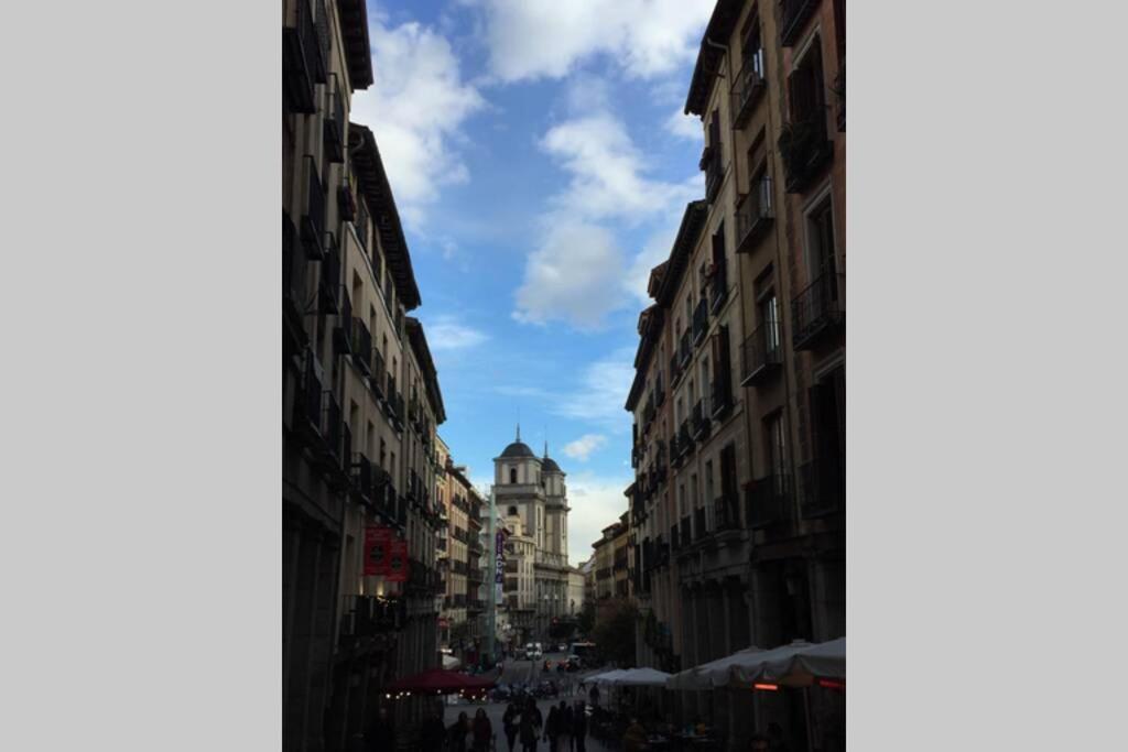 PLAZA MAYOR-Acogedor APARTAMENTO en Edificio Histórico del centro-WIFI Apartamento Madri Exterior foto